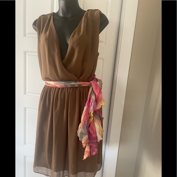 🌾 Light & airy sleeveless dress - Picture 1 of 9